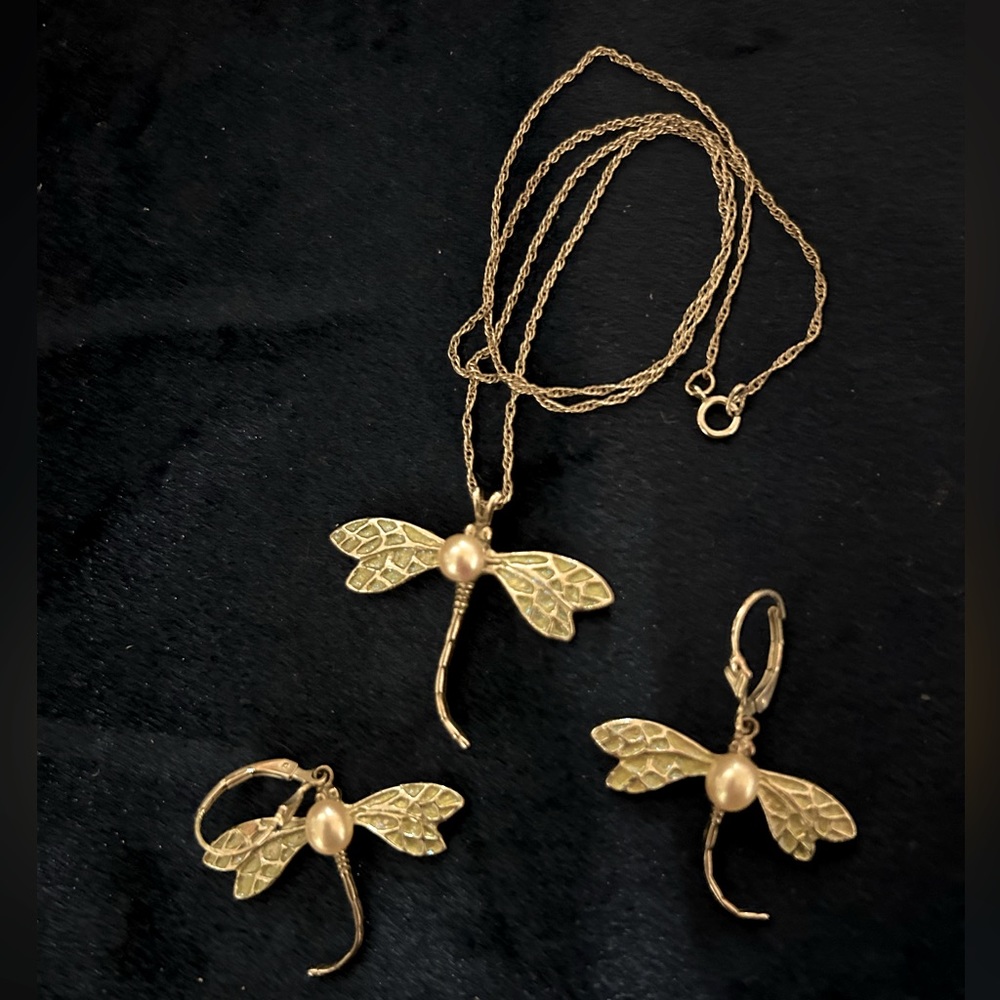 Dragonfly Pearl Necklace and Earrings Set
